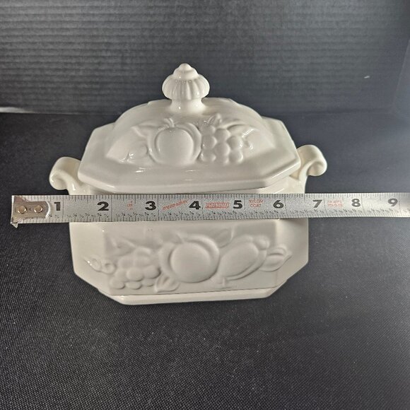 Vintage Himark Kitchen Gourmet White Embossed Fruit Motif Gravy Soup Tureen - Picture 10 of 11